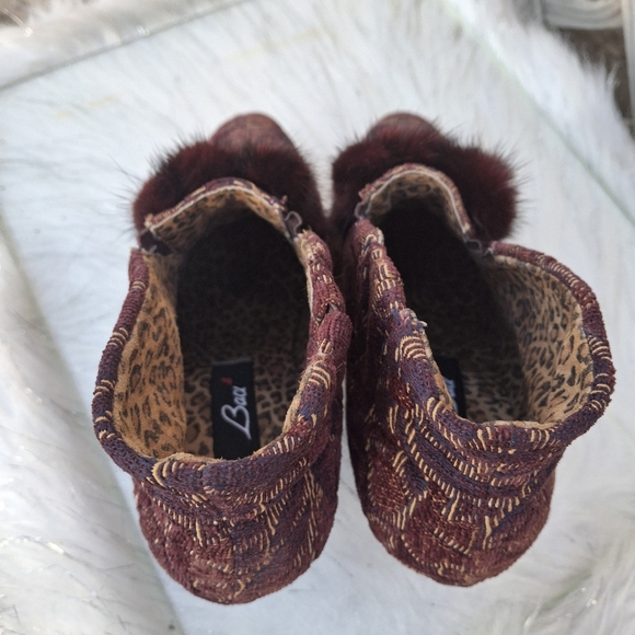 Baci Daisy Tapestry Brocade Mink Fur Pom Pom Slip-On Ankle Heel Boots  Size 6.5 - Picture 12 of 16